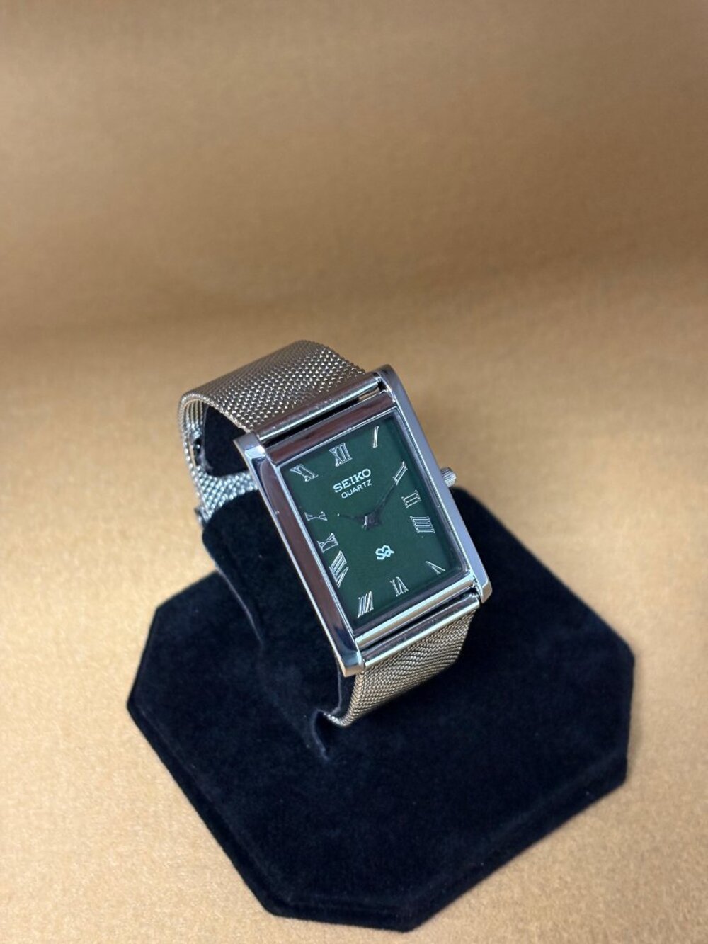 OLIVE GREEN SILVER VINTAGE Seiko slim Quartz men's wristwatch